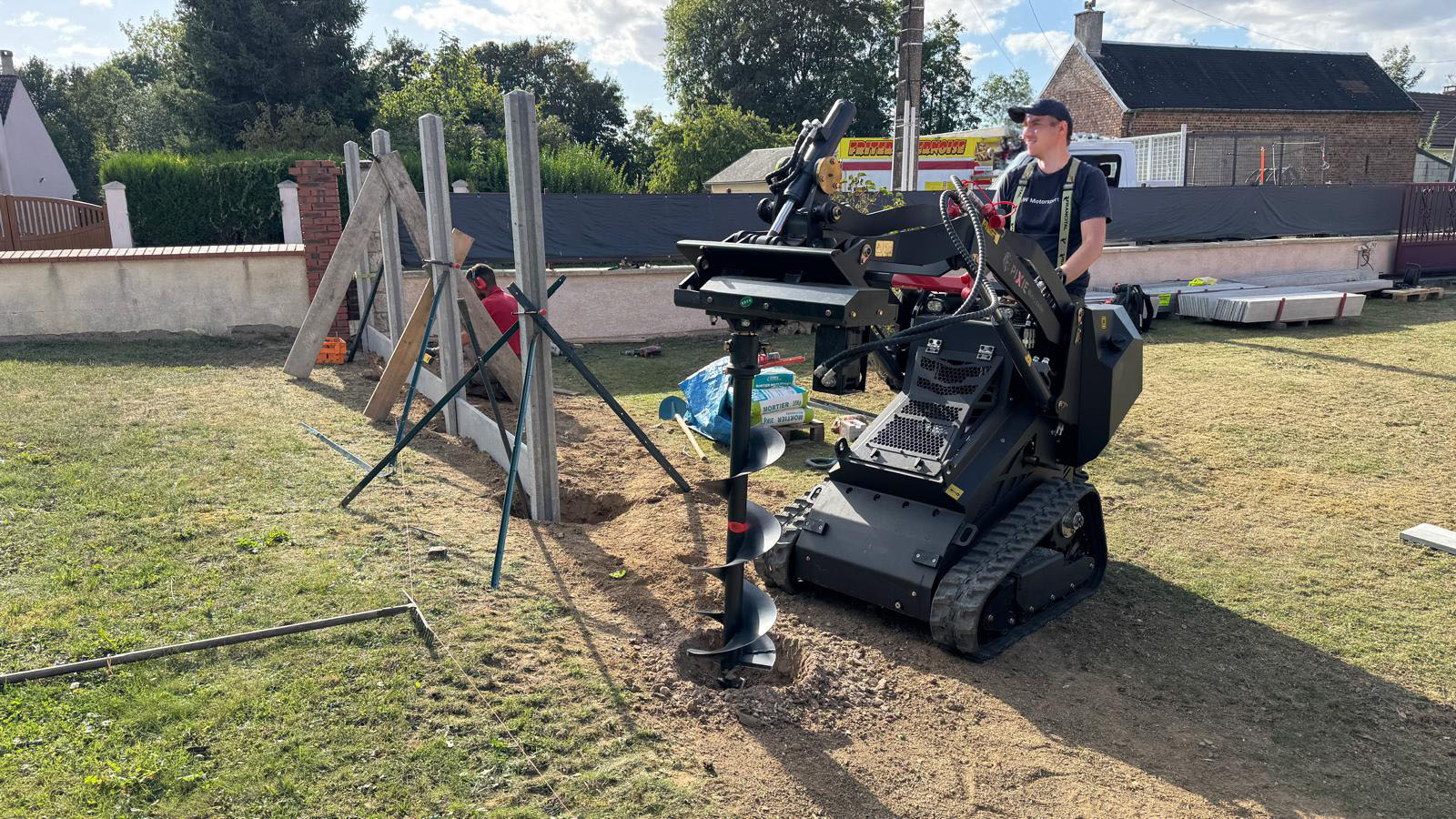 Chargeuse multifonction PIXIE PX450 avec tarière